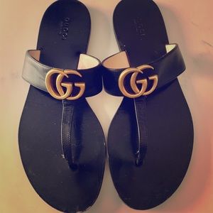 Gucci Marmont flat leather thong